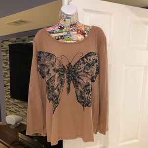 💥3/$12💥 Roaman’s Long Sleeve Butterfly Tee